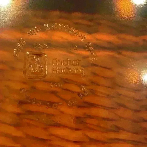 1980s Vintage Set of 2 Anchor
Hocking Amber Casserole Dishes in Baskets - Picture 12 of 16